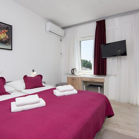 Hotel Vicko Starigrad Paklenica Exterior foto