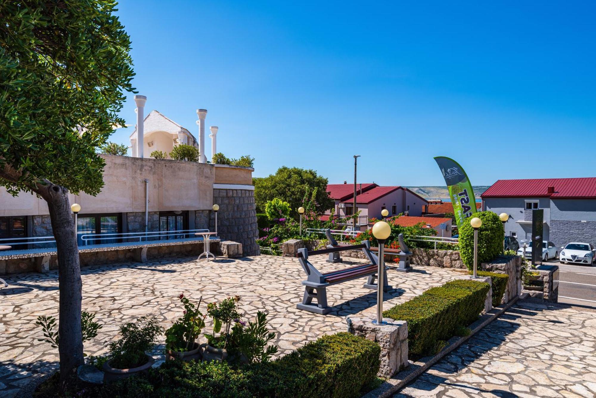 Hotel Vicko Starigrad Paklenica Exterior foto
